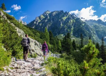 List Hikes with Breathtaking Scenery in 2025